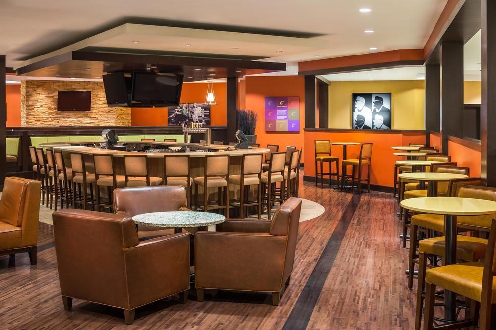 Sheraton Vancouver Airport Hotel Ричмънд Екстериор снимка
