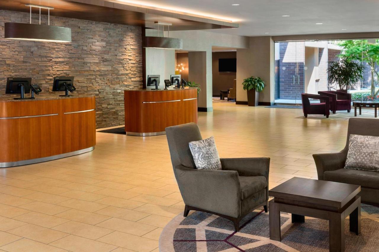 Sheraton Vancouver Airport Hotel Ричмънд Екстериор снимка