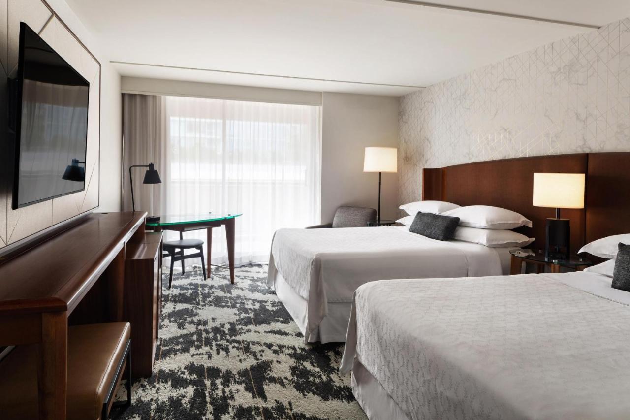Sheraton Vancouver Airport Hotel Ричмънд Екстериор снимка