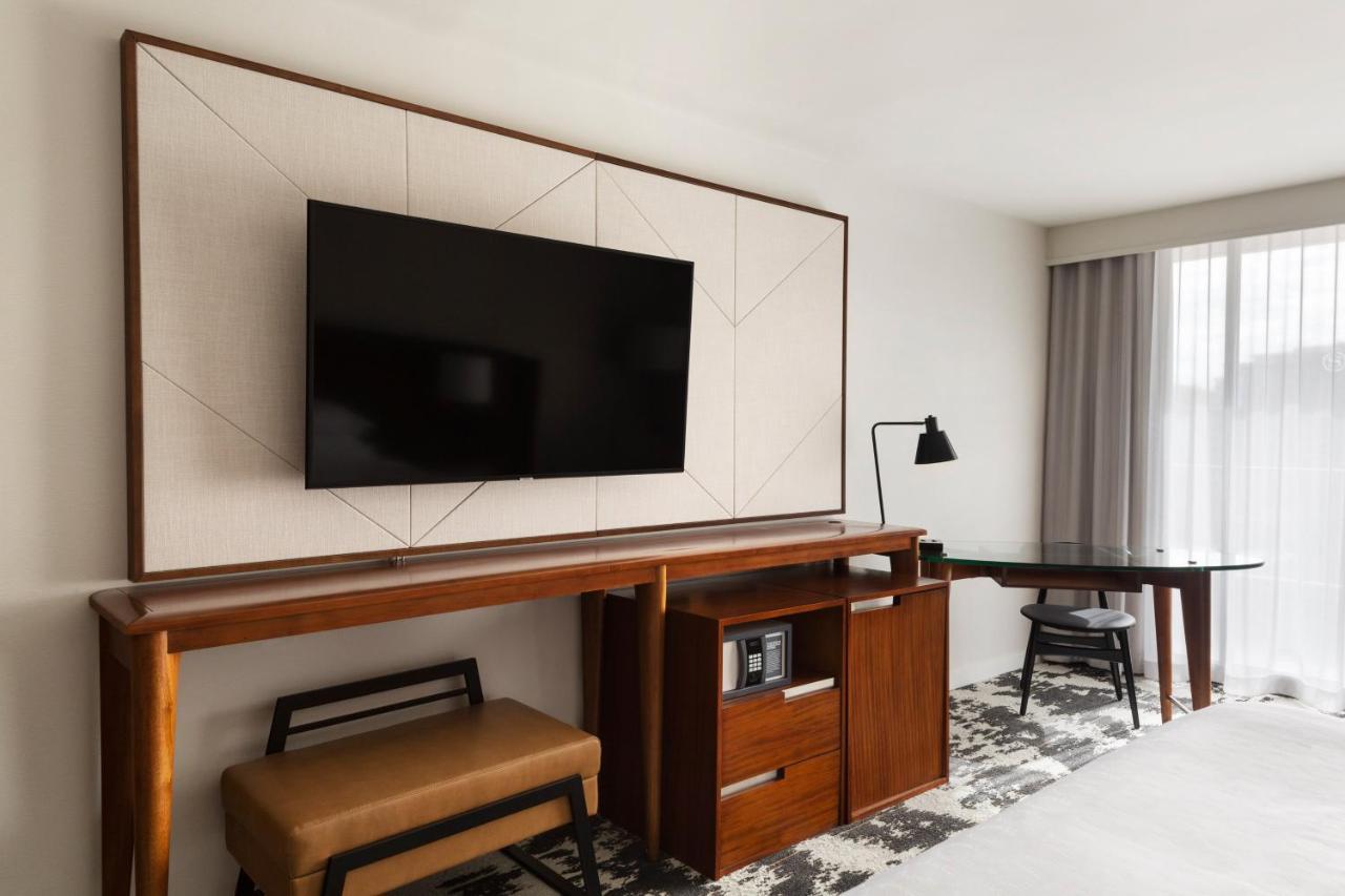 Sheraton Vancouver Airport Hotel Ричмънд Екстериор снимка