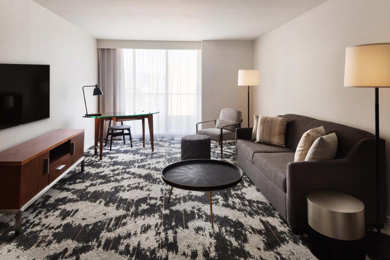 Sheraton Vancouver Airport Hotel Ричмънд Екстериор снимка