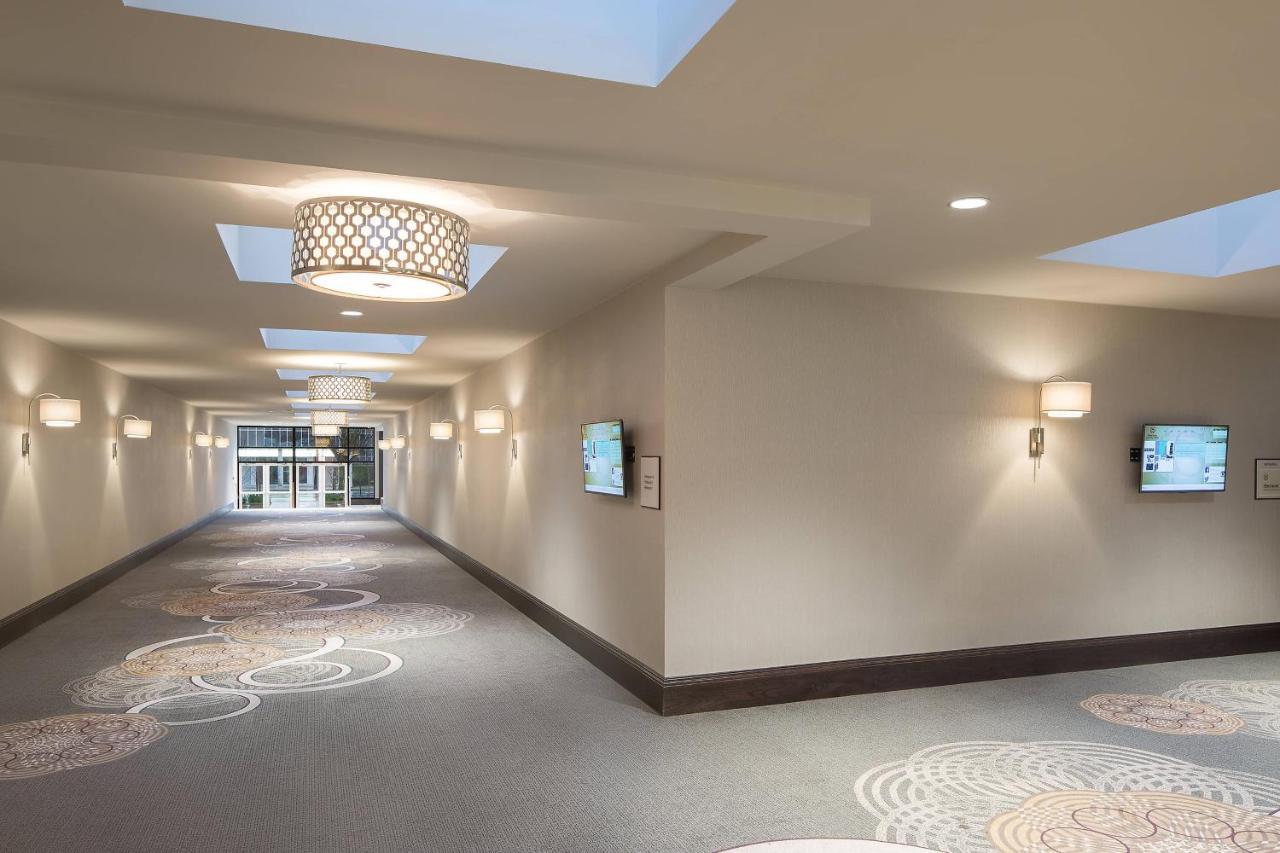 Sheraton Vancouver Airport Hotel Ричмънд Екстериор снимка