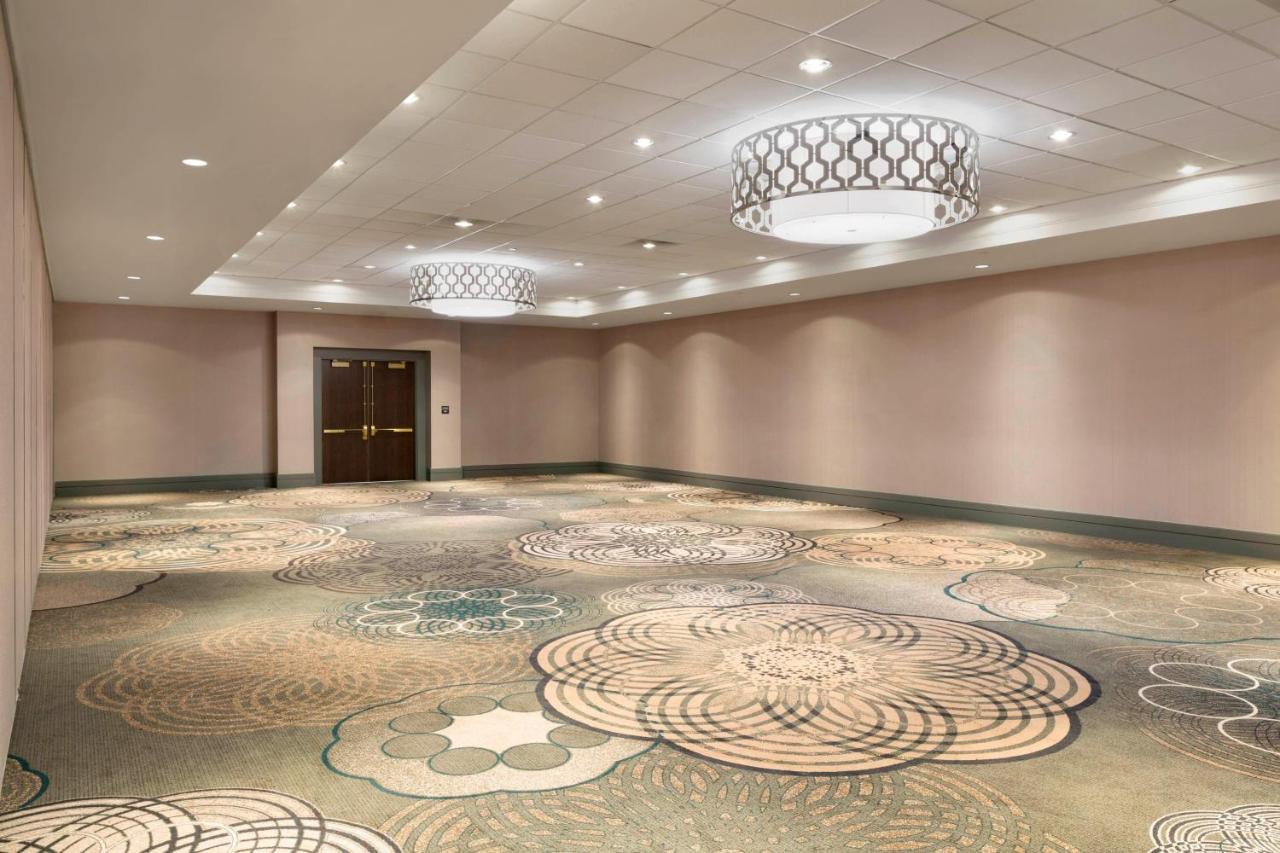 Sheraton Vancouver Airport Hotel Ричмънд Екстериор снимка