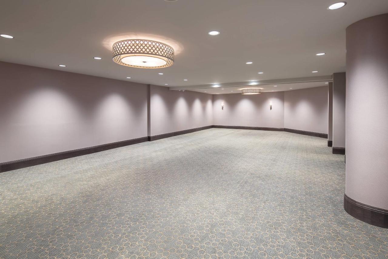 Sheraton Vancouver Airport Hotel Ричмънд Екстериор снимка