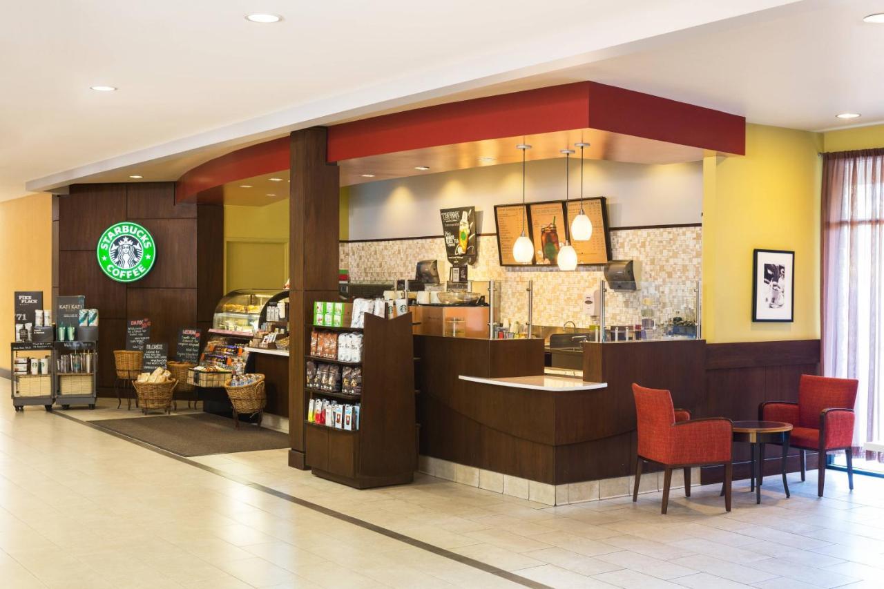 Sheraton Vancouver Airport Hotel Ричмънд Екстериор снимка