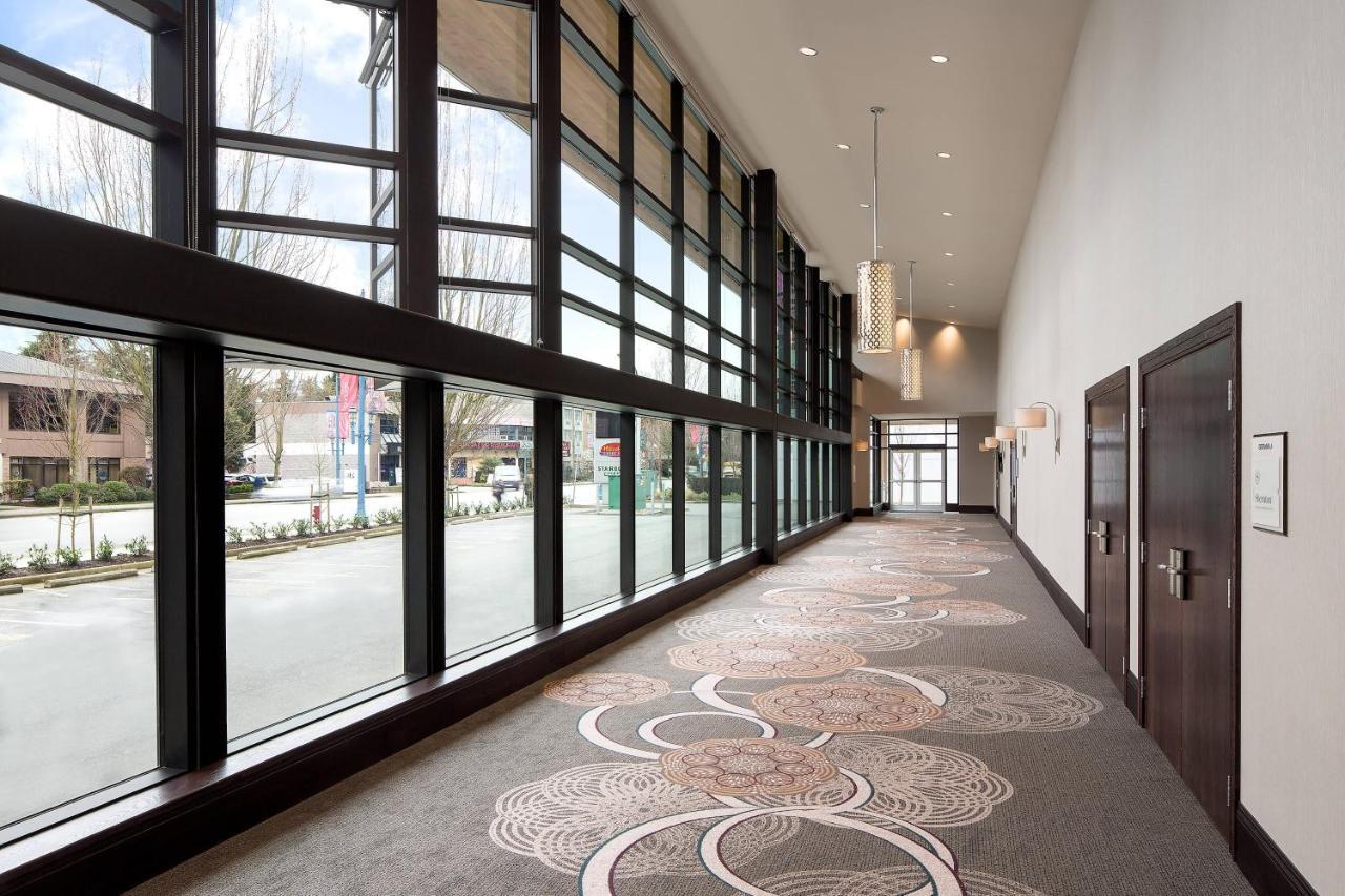 Sheraton Vancouver Airport Hotel Ричмънд Екстериор снимка