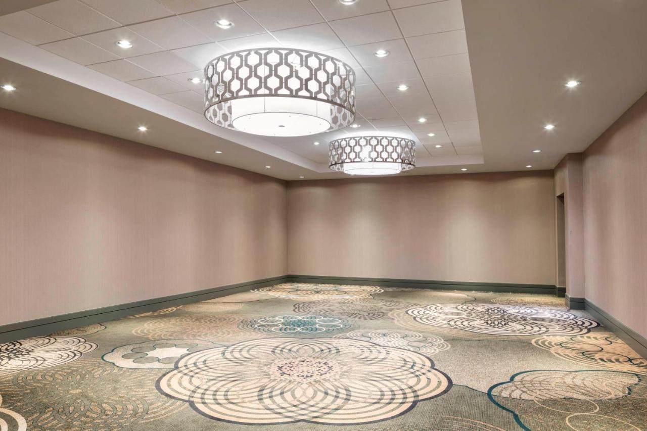 Sheraton Vancouver Airport Hotel Ричмънд Екстериор снимка