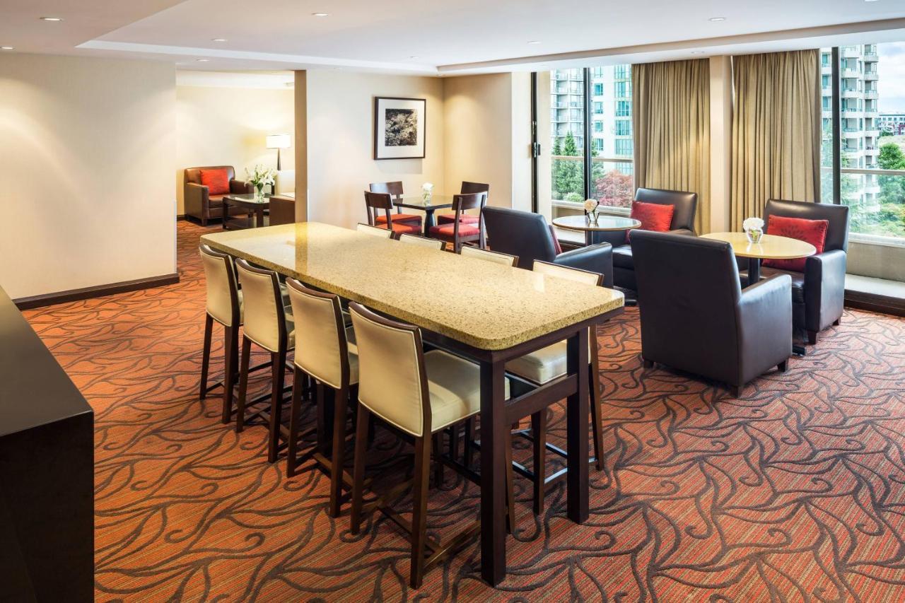 Sheraton Vancouver Airport Hotel Ричмънд Екстериор снимка