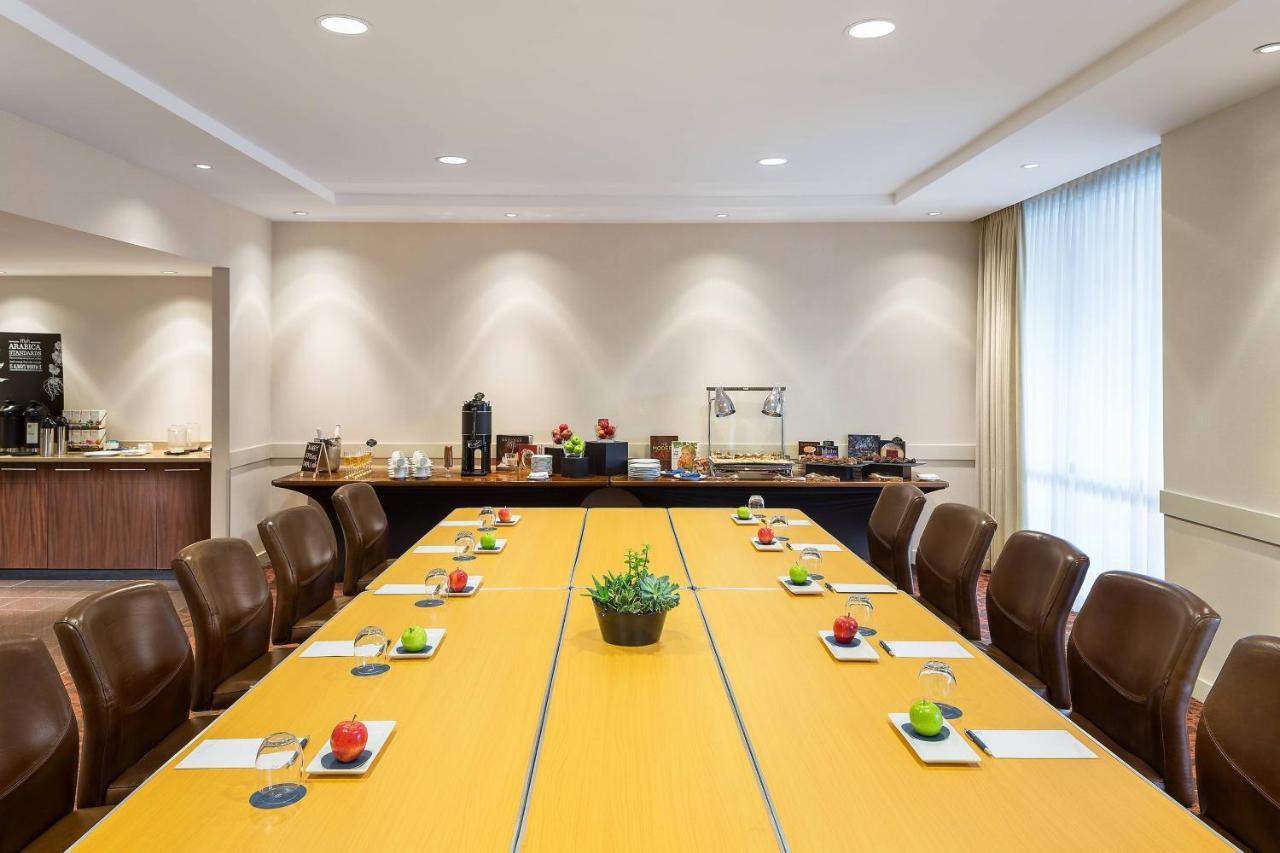 Sheraton Vancouver Airport Hotel Ричмънд Екстериор снимка