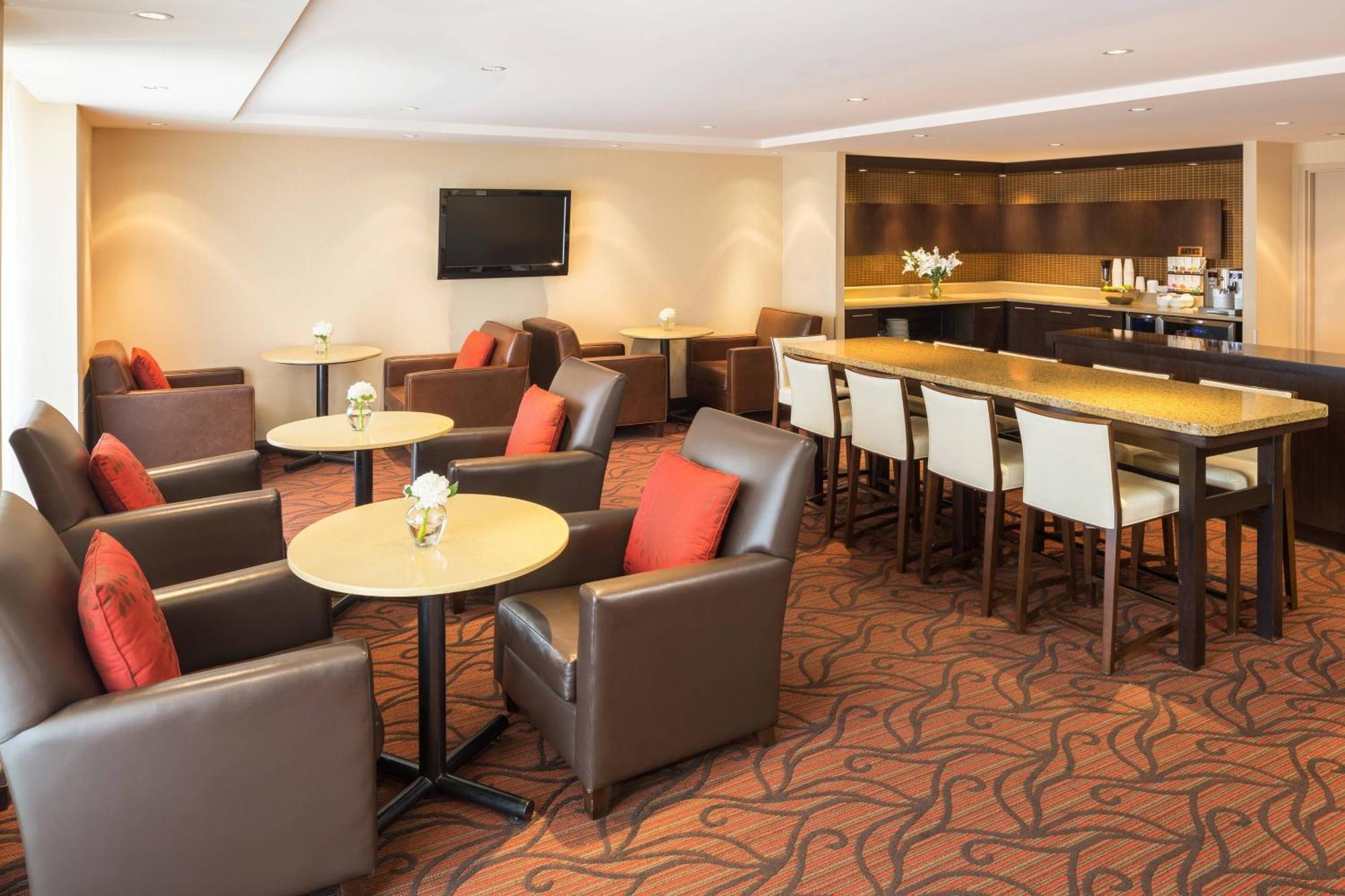 Sheraton Vancouver Airport Hotel Ричмънд Екстериор снимка