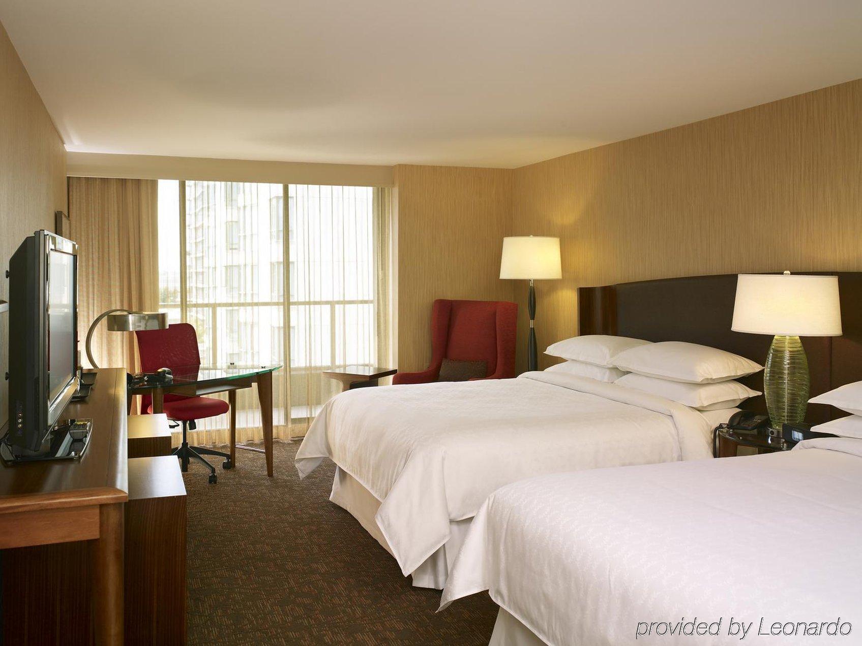 Sheraton Vancouver Airport Hotel Ричмънд Екстериор снимка