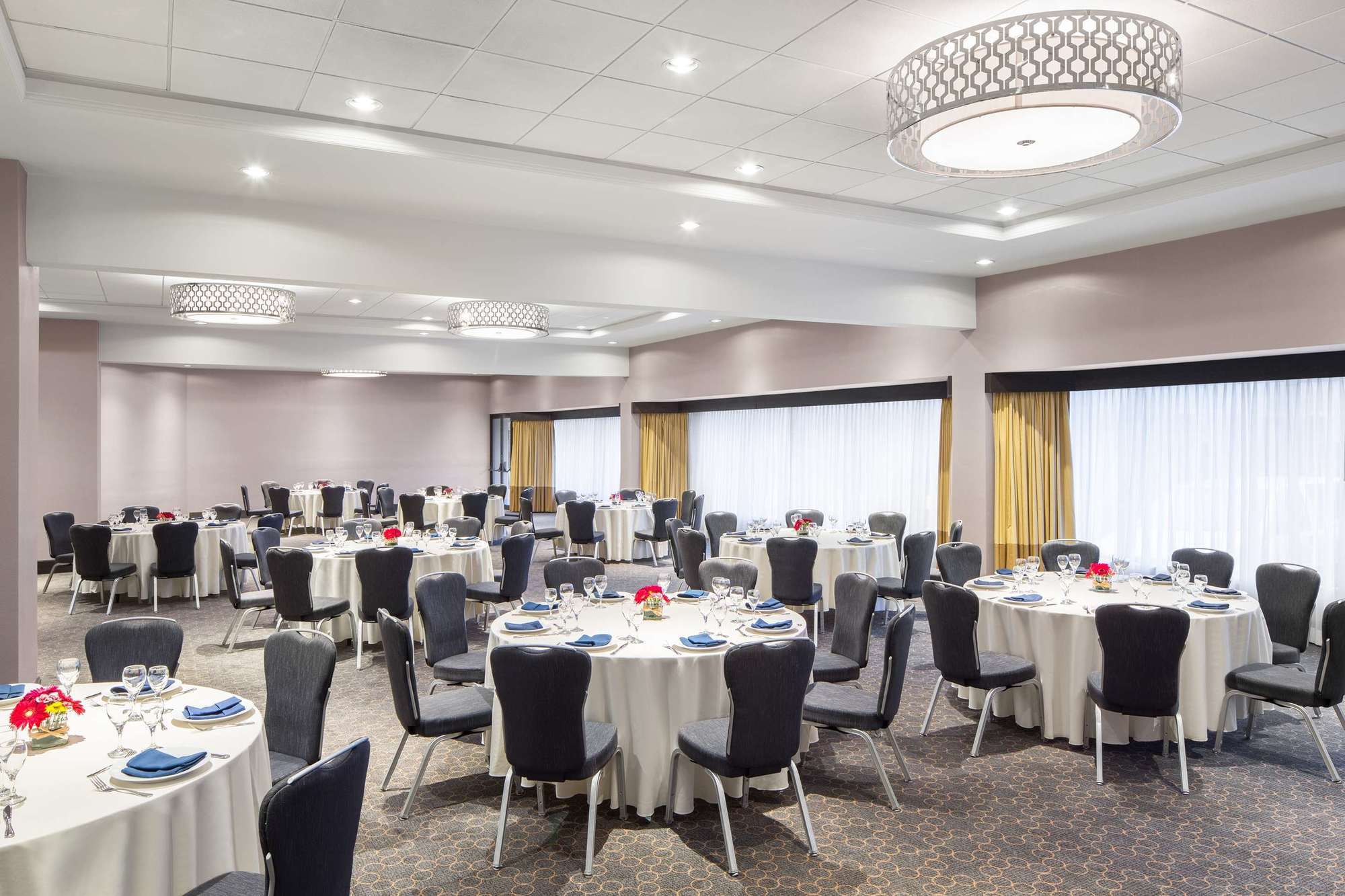 Sheraton Vancouver Airport Hotel Ричмънд Екстериор снимка